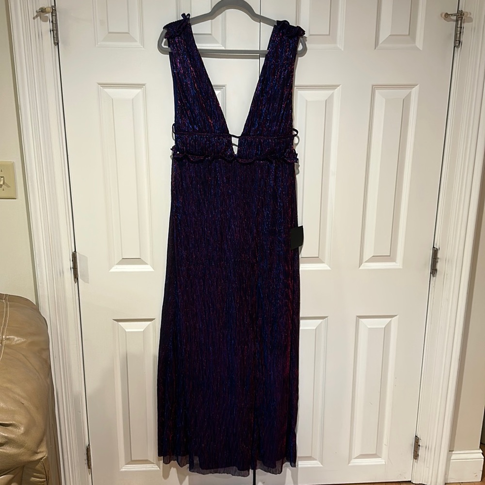 NWT Lulu’s Floor Length Shimmer Gown
